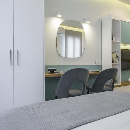 Τhe Half Root Suite In The Heart Of City Center Солун Екстериор снимка