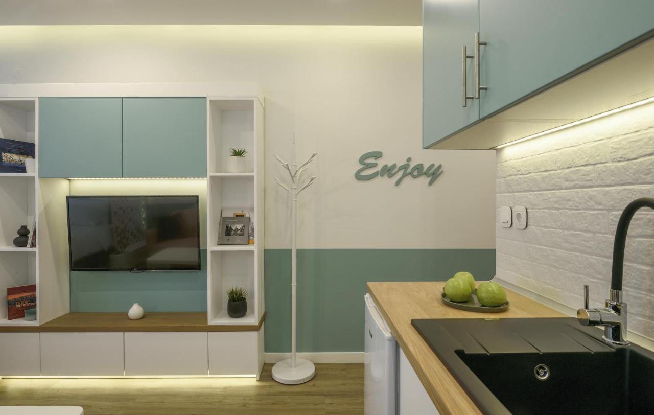 Τhe Half Root Suite In The Heart Of City Center Солун Екстериор снимка