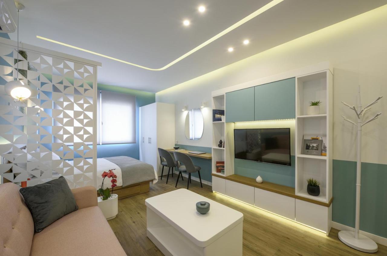 Τhe Half Root Suite In The Heart Of City Center Солун Екстериор снимка