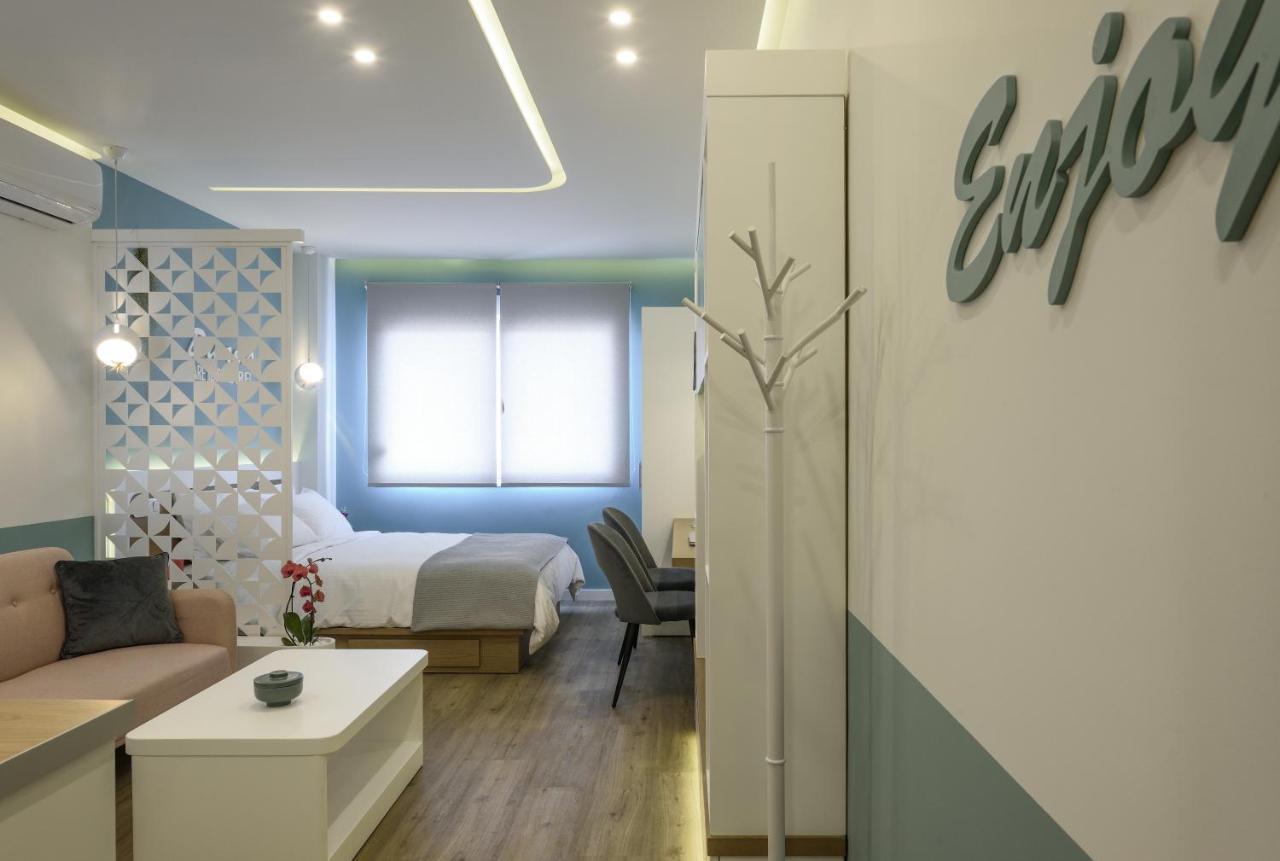Τhe Half Root Suite In The Heart Of City Center Солун Екстериор снимка