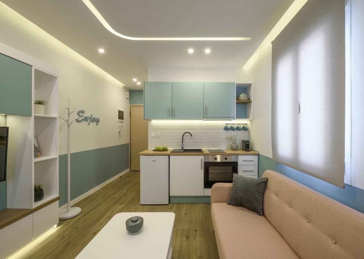 Τhe Half Root Suite In The Heart Of City Center Солун Екстериор снимка