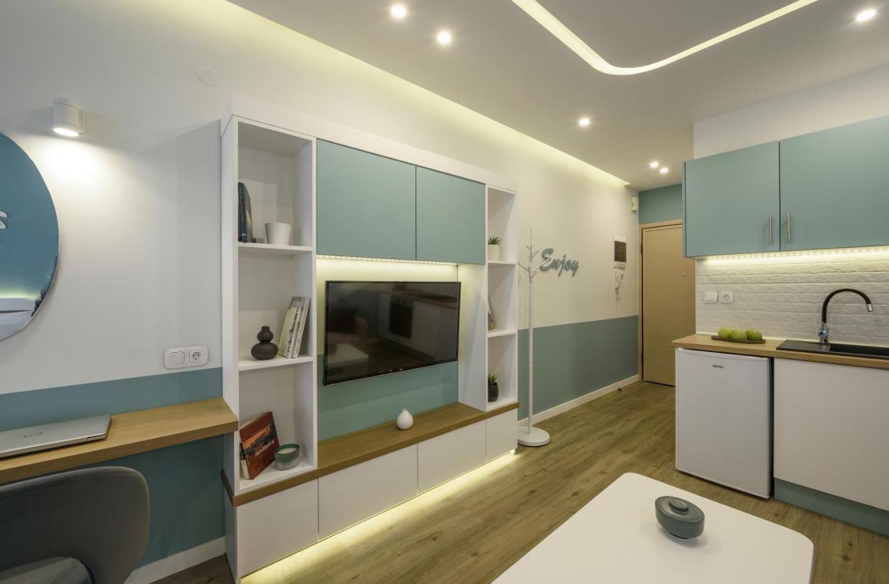 Τhe Half Root Suite In The Heart Of City Center Солун Екстериор снимка