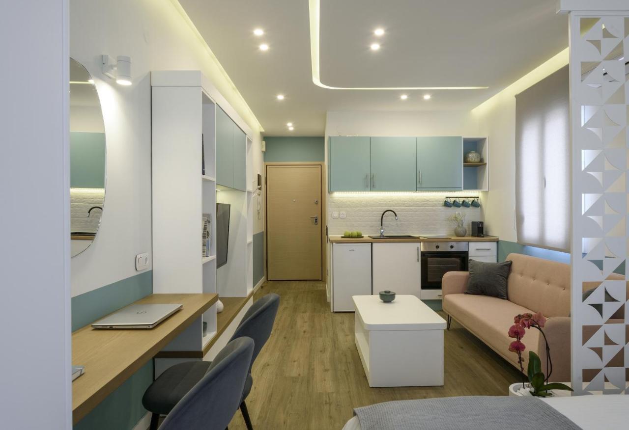 Τhe Half Root Suite In The Heart Of City Center Солун Екстериор снимка
