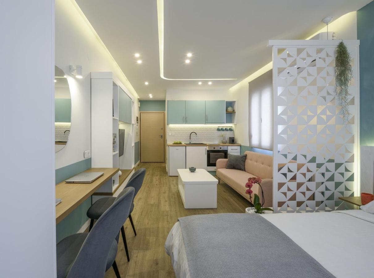 Τhe Half Root Suite In The Heart Of City Center Солун Екстериор снимка