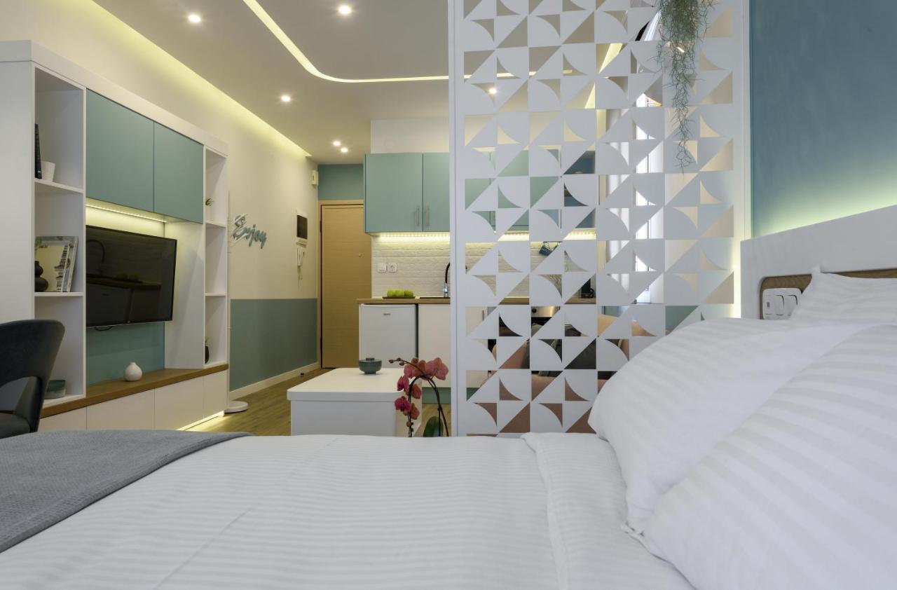 Τhe Half Root Suite In The Heart Of City Center Солун Екстериор снимка